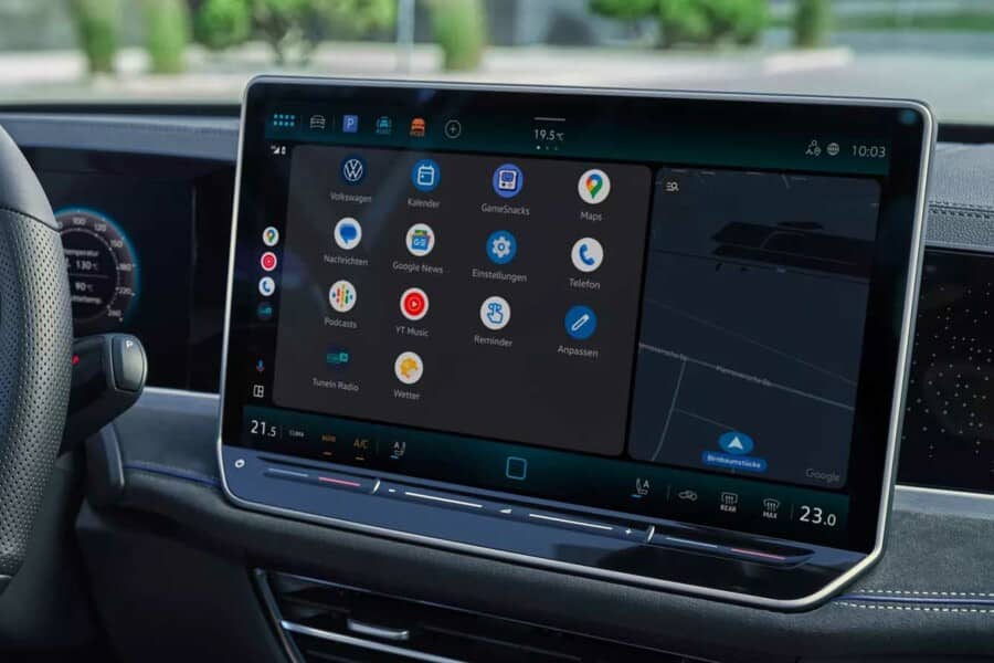 App-Connect Wireless1, disponibile di serie, ti consente di utilizzare comodamente sia le app che i vari contenuti. Brani musicali, notizie, mappe o audiolibri vengono trasmessi sul display del sistema di infotainment, consentendoti così di gestirli all'interno del tuo campo visivo. Per garantire il collegamento a uno smartphone sono disponibili due interfacce: Apple CarPlayTM e Google Android AutoTM. Grazie alla connessione wireless, i sistemi di navigazione opzionali Discover Media e Discover Pro e l'opzionale radio Ready2Discover sono così comodi da usare.