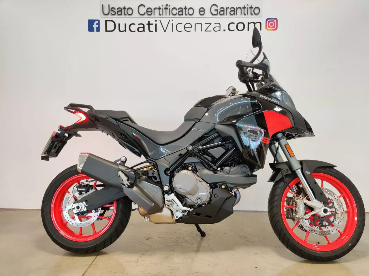 MULTISTRADA V2S BLACK - DICEMBRE