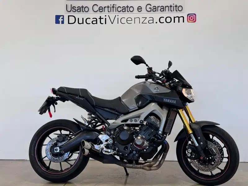 YAMAHA MT09