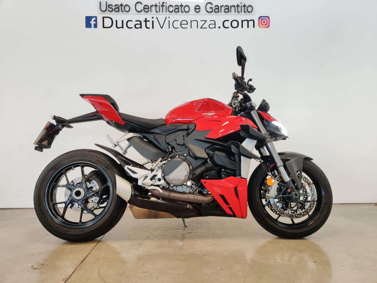 DUCATI Streetfighter V2 RED
