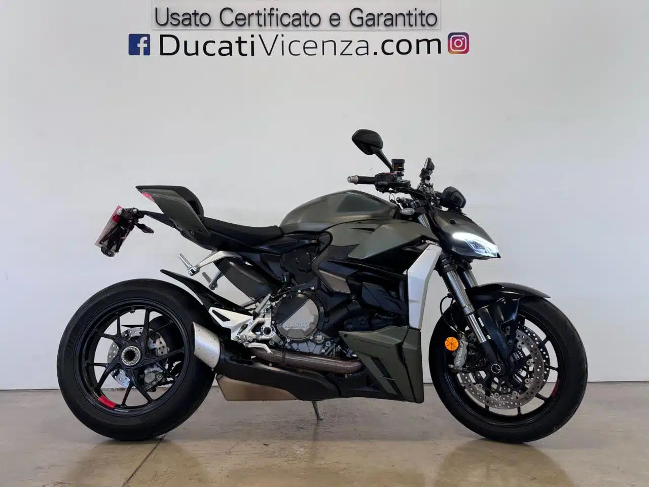 DUCATI Streetfighter V2 STORM GREEN