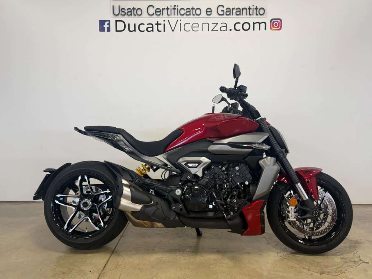 XDiavel V4 BURNING RED MY2026